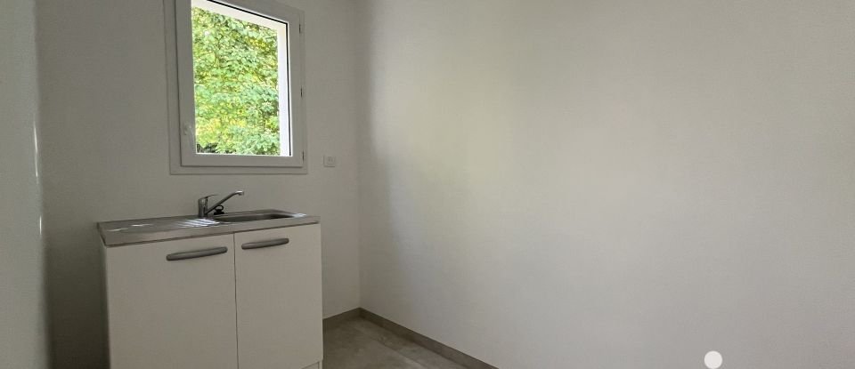 Pavillon 4 pièces de 81 m² à AIGONDIGNÉ (79370)