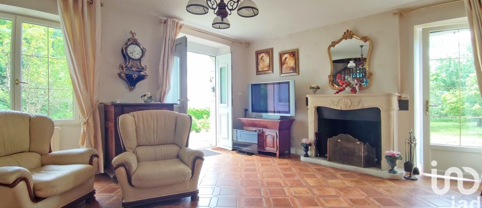 Country house 7 rooms of 257 m² in Chérac (17610)