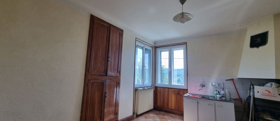 Maison 5 pièces de 134 m² à Saint-Sauves-d'Auvergne (63950)