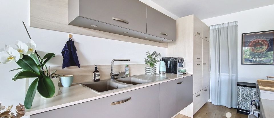 Appartement 3 pièces de 86 m² à Bordeaux (33300)