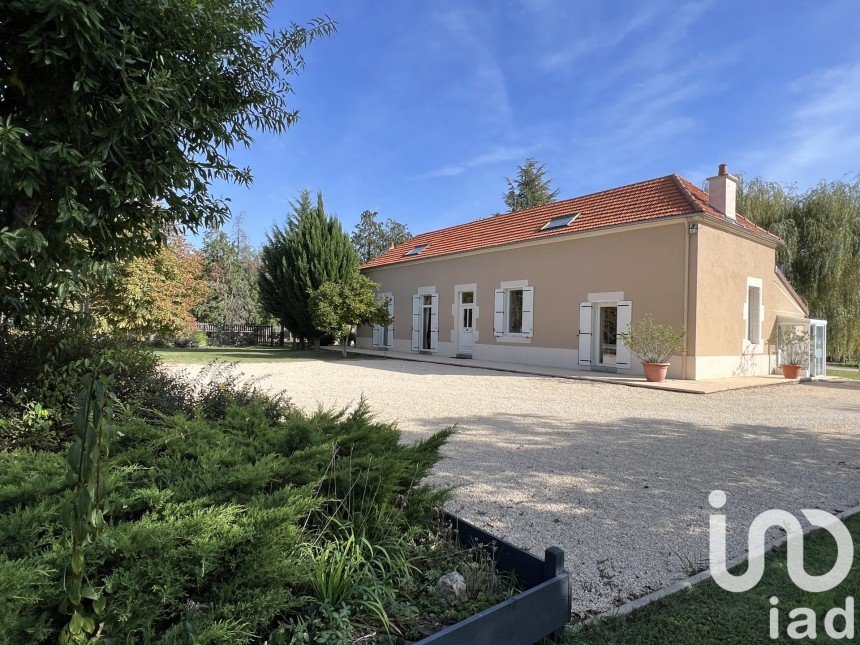 Maison traditionnelle 6 pièces de 232 m² à Brugheas (03700)