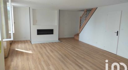 House 5 rooms of 146 m² in Saint-Savin (33920)