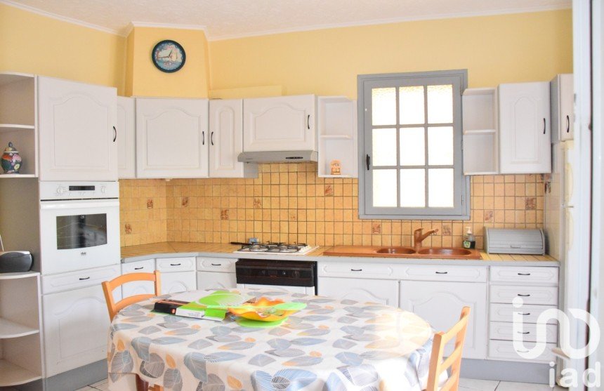 Village house 6 rooms of 148 m² in Salles-d'Aude (11110)