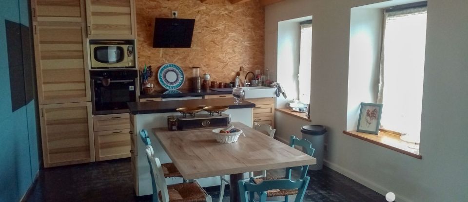 Village house 5 rooms of 194 m² in Saint-Pal-de-Chalencon (43500)