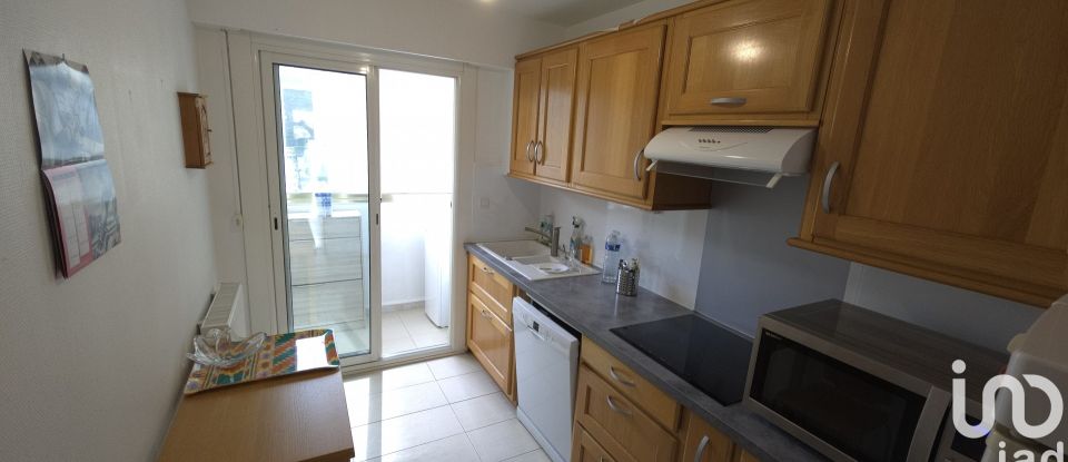 Apartment 3 rooms of 72 m² in Saint-Raphaël (83700)