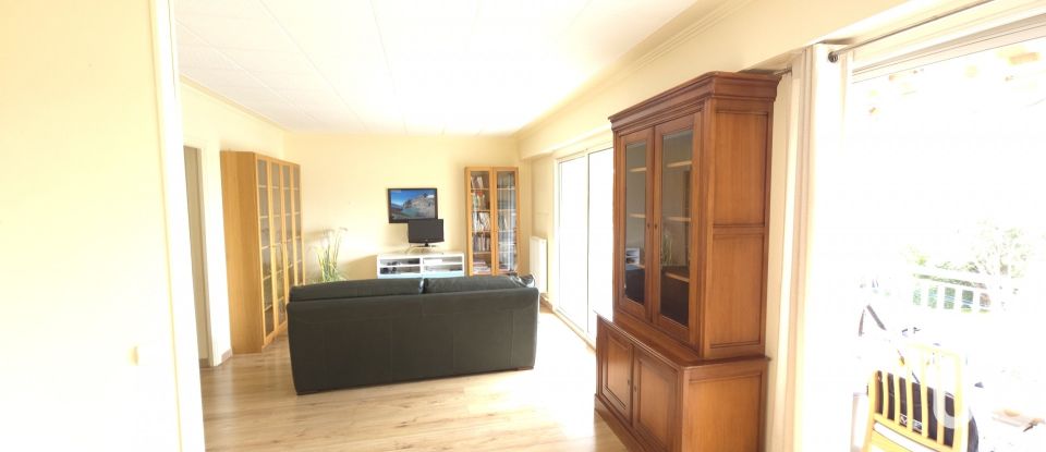 Apartment 3 rooms of 72 m² in Saint-Raphaël (83700)