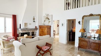 Traditional house 5 rooms of 153 m² in Saint-Raphaël (83530)