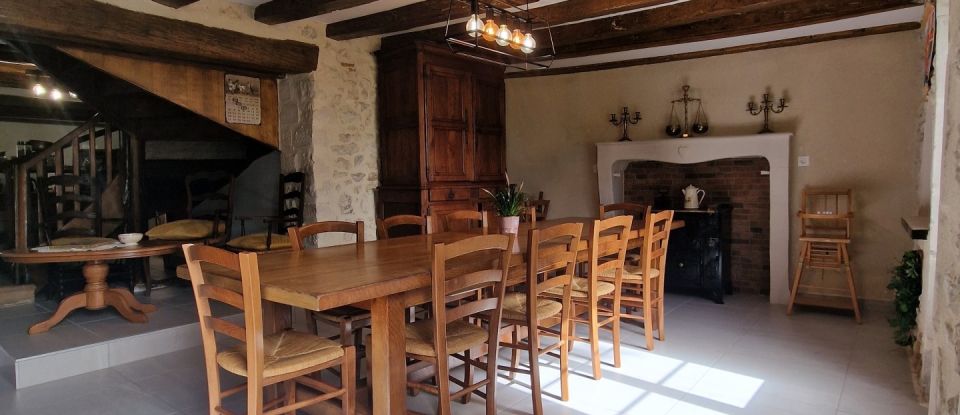 House 11 rooms of 298 m² in Lussac-les-Châteaux (86320)