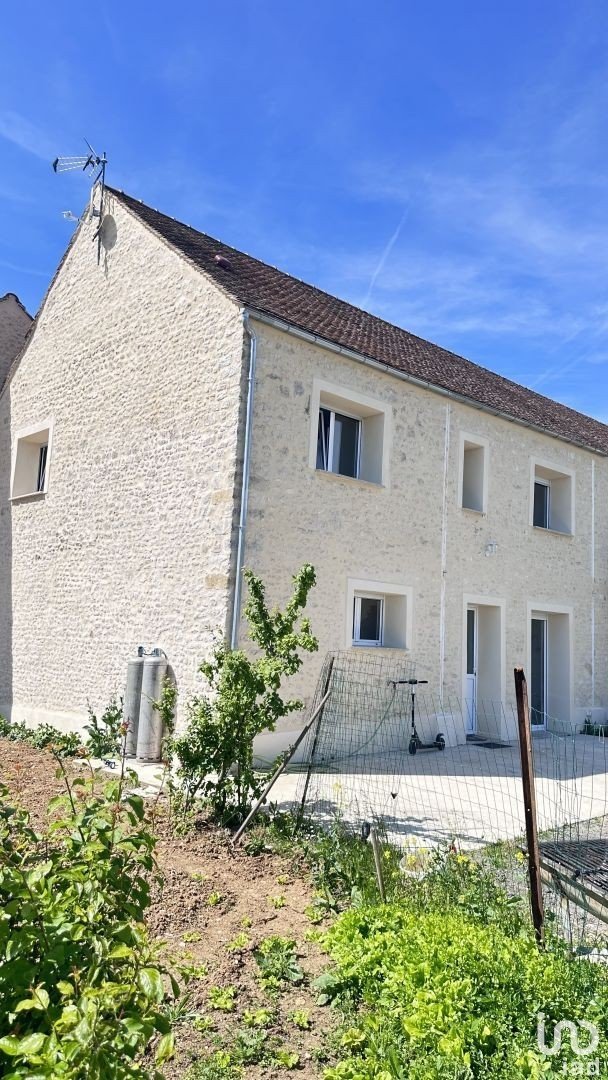 Maison 7 pièces de 160 m² à Chenou (77570)