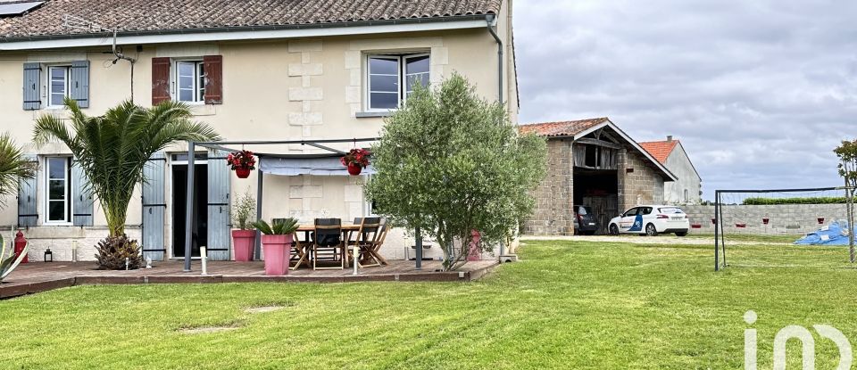 Maison 7 pièces de 135 m² à Coux (17130)