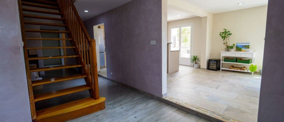 Maison 7 pièces de 245 m² à Chalain-le-Comtal (42600)