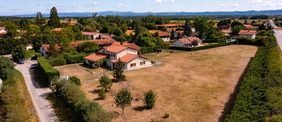 Maison 7 pièces de 245 m² à Chalain-le-Comtal (42600)