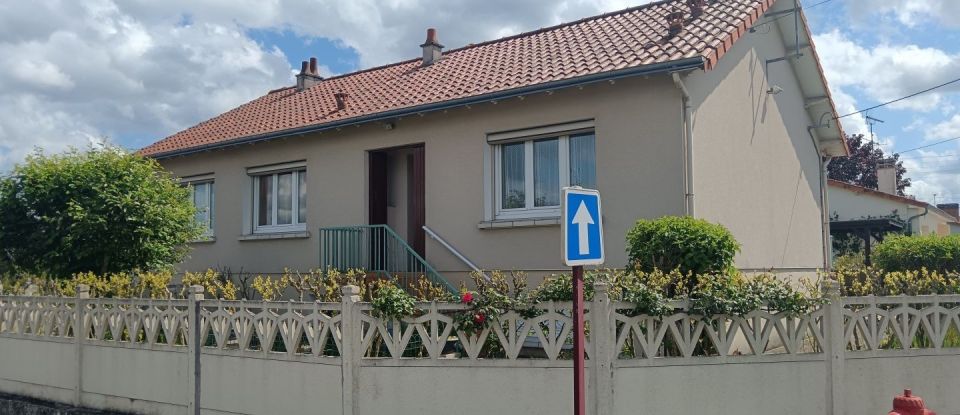 House 5 rooms of 100 m² in Sainte-Verge (79100)