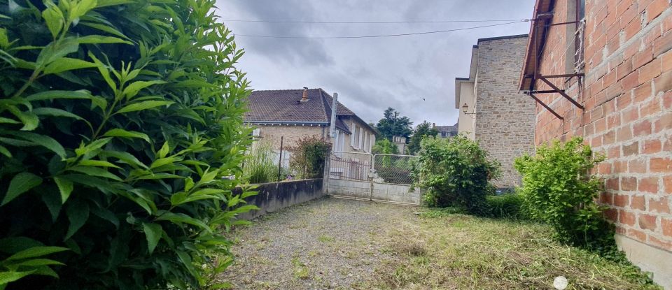 Building in Saint-Yrieix-la-Perche (87500) of 332 m²