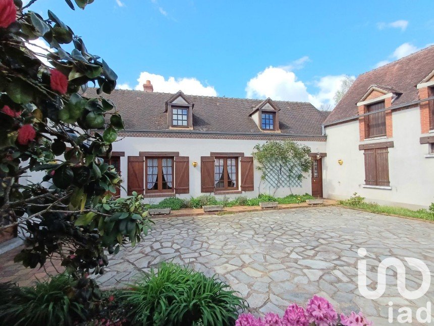 Maison traditionnelle 6 pièces de 140 m² à Saint-Père-sur-Loire (45600)