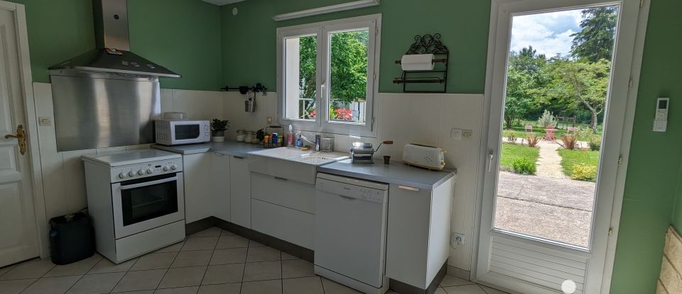 Maison 8 pièces de 160 m² à Bourgueil (37140)