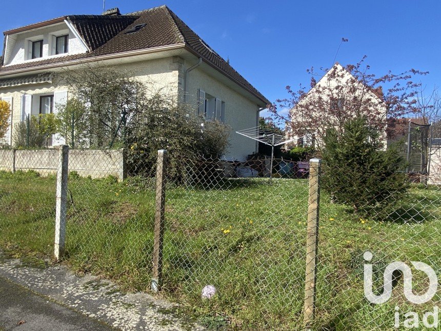 Maison 7 pièces de 144 m² à Cauffry (60290)