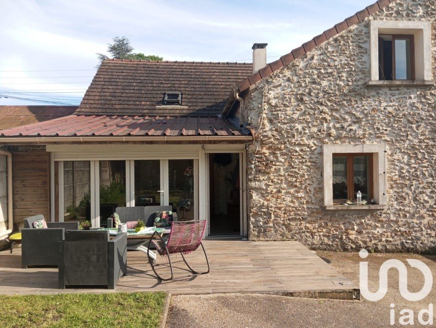 Traditional house 7 rooms of 142 m² in Soignolles-en-Brie (77111)
