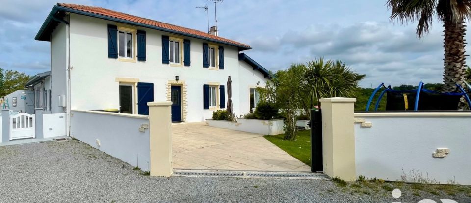 Maison traditionnelle 4 pièces de 123 m² à Urcuit (64990)