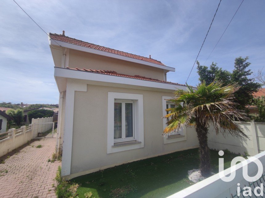 Town house 5 rooms of 84 m² in Lacanau (33680)