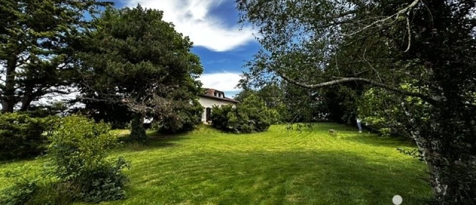 Traditional house 4 rooms of 119 m² in Saint-Élix-le-Château (31430)