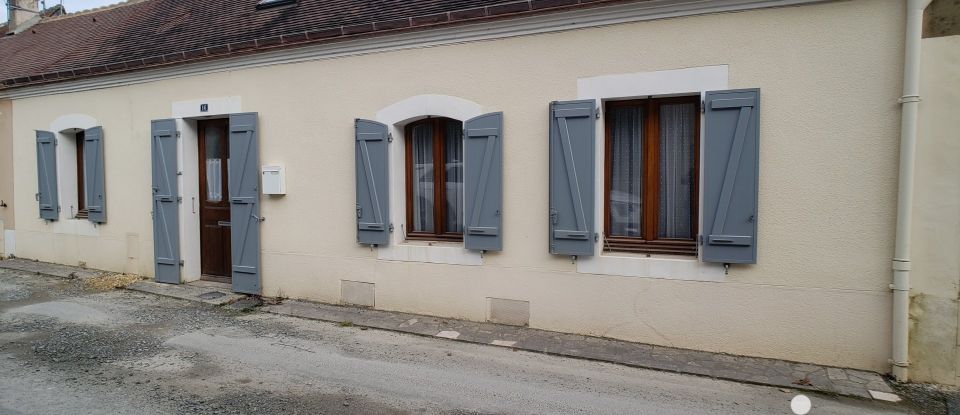 Village house 4 rooms of 67 m² in Dollon (72390)