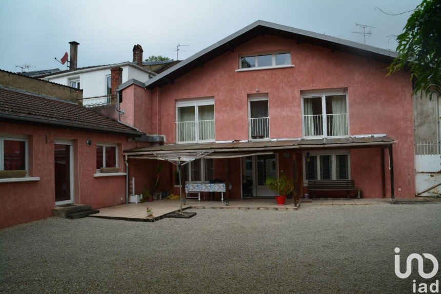 House 6 rooms of 163 m² in Bourbonne-les-Bains (52400)