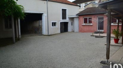 House 6 rooms of 163 m² in Bourbonne-les-Bains (52400)