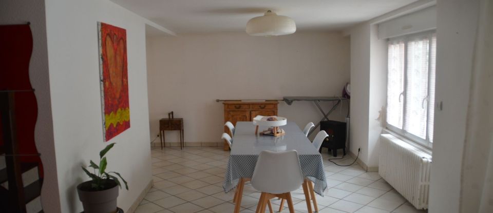 House 6 rooms of 163 m² in Bourbonne-les-Bains (52400)