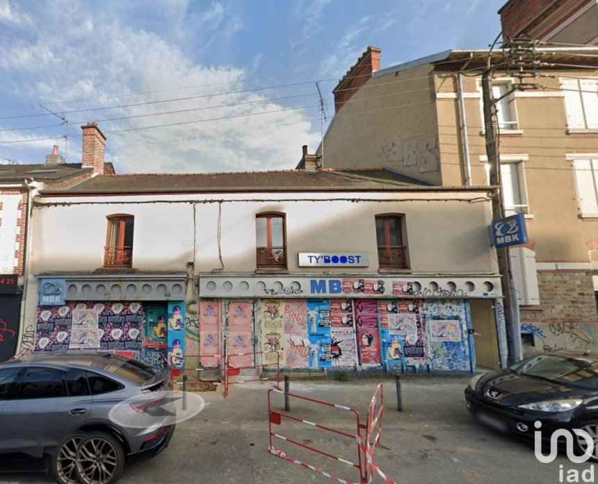 Building in Rennes (35000) of 210 m²