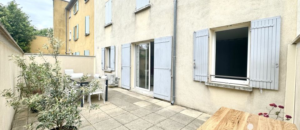 Apartment 2 rooms of 46 m² in Sainte-Cécile-les-Vignes (84290)