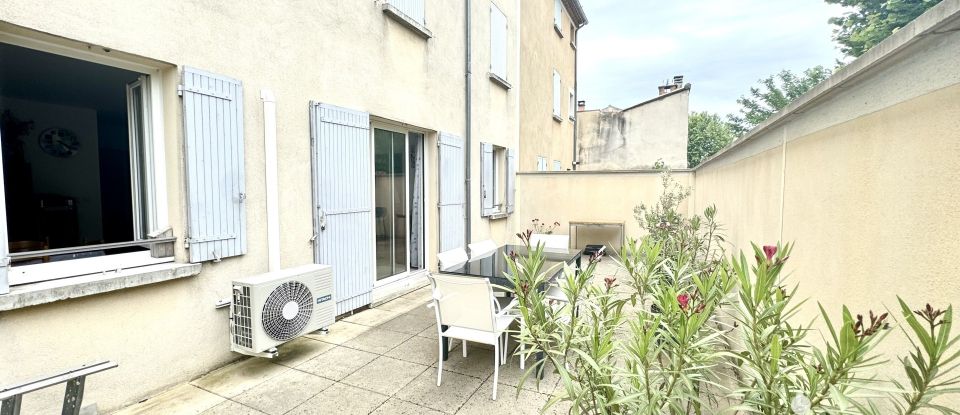 Apartment 2 rooms of 46 m² in Sainte-Cécile-les-Vignes (84290)