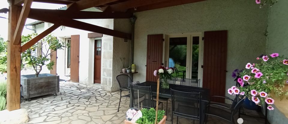 Village house 5 rooms of 170 m² in Sansais (79270)