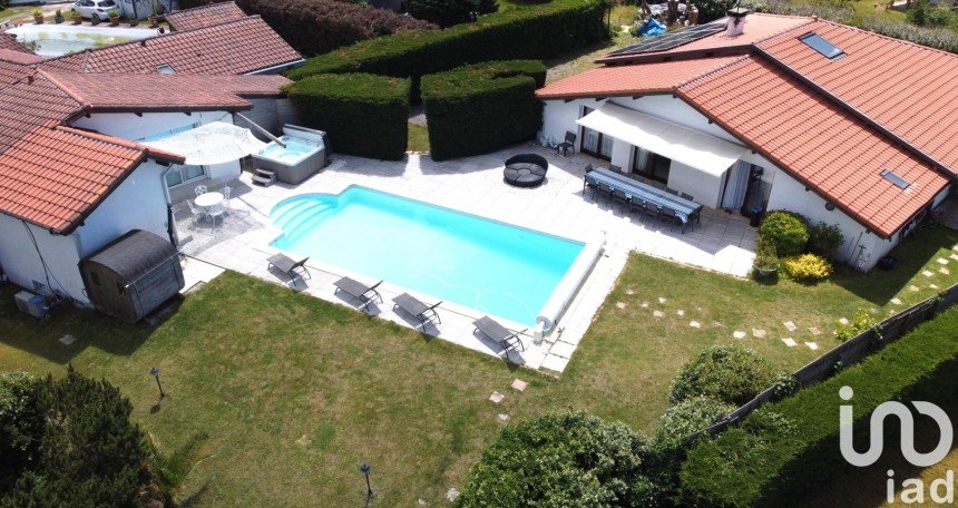 Maison de campagne 6 pièces de 165 m² à Azur (40140)