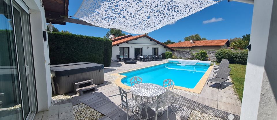 Maison de campagne 6 pièces de 165 m² à Azur (40140)