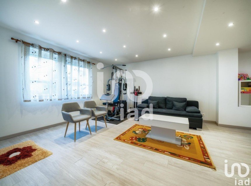 Maison 7 pièces de 188 m² à Saint-Julien-en-Genevois (74160)