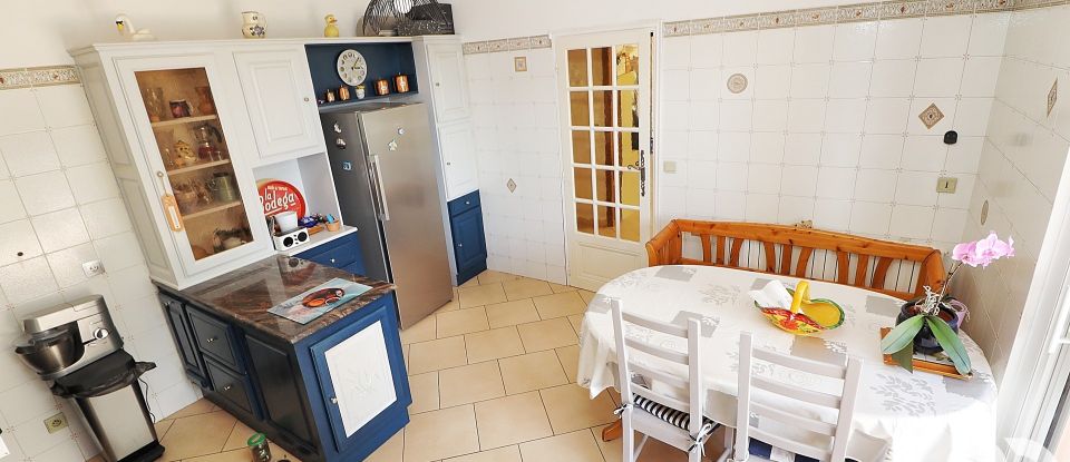 Traditional house 7 rooms of 185 m² in Rochegude (26790)