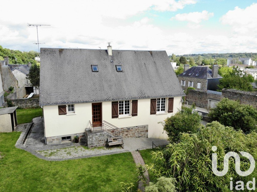 Traditional house 6 rooms of 135 m² in Coutances (50200)