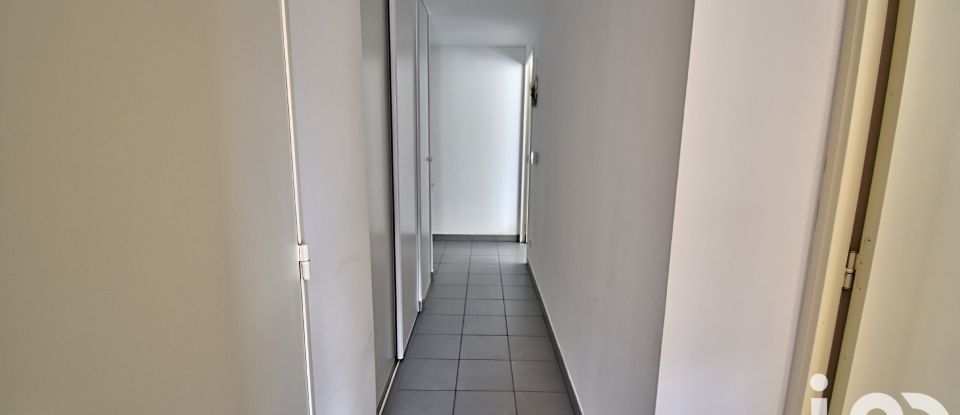 Apartment 3 rooms of 67 m² in Bron (69500)