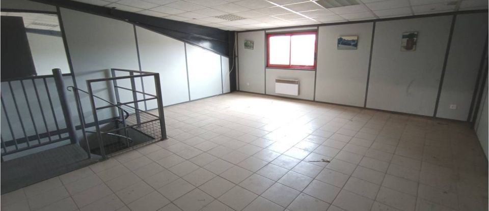 Business premises of 1,700 m² in Venizy (89210)