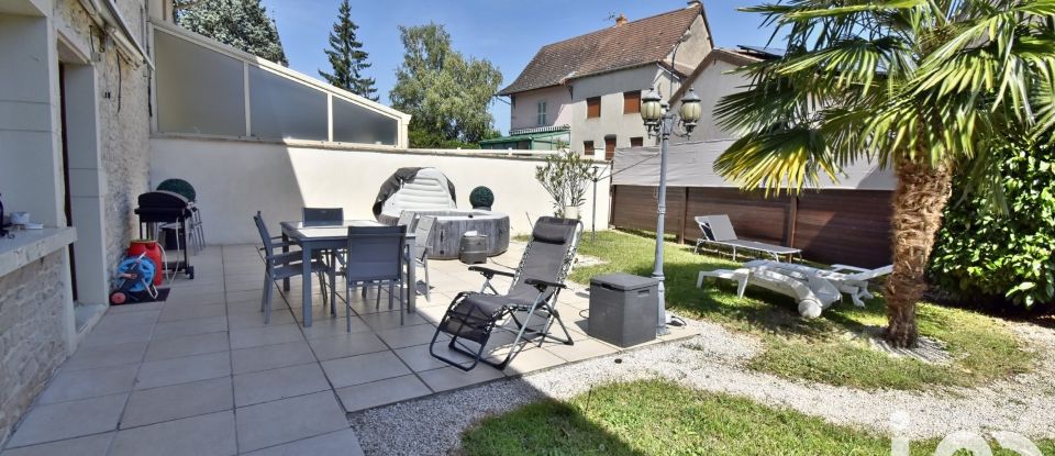 Village house 6 rooms of 143 m² in Lacrost (71700)