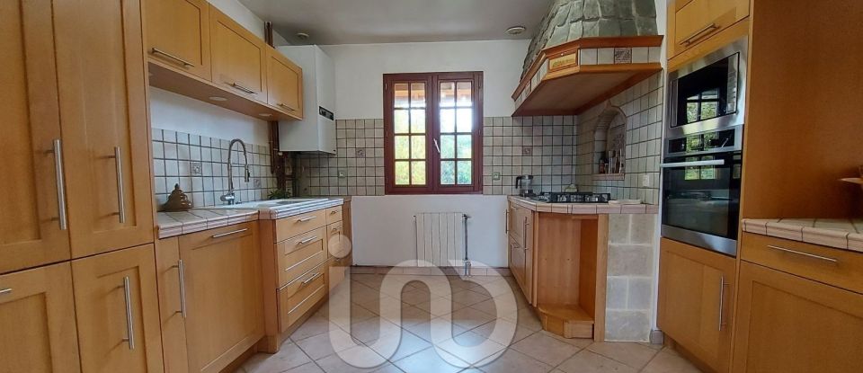 House 6 rooms of 135 m² in Limetz-Villez (78270)