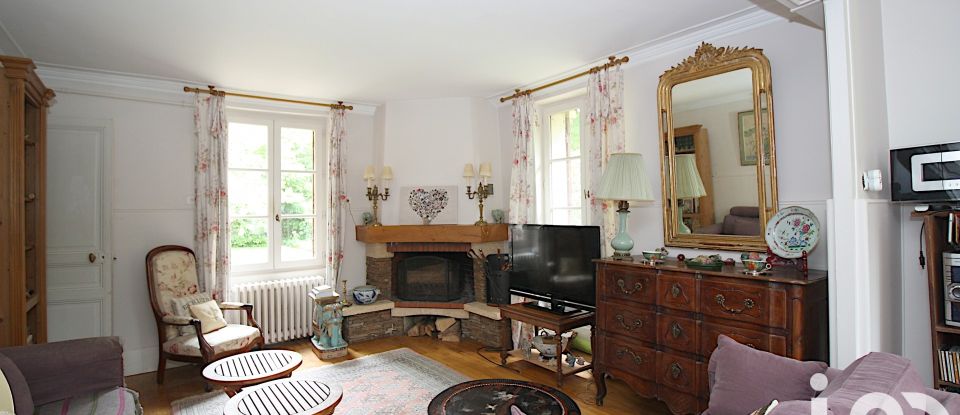 Mansion 9 rooms of 230 m² in Le Mesnil-Saint-Denis (78320)