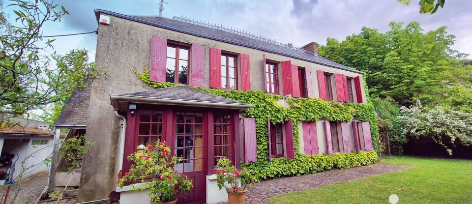 Mansion 9 rooms of 230 m² in Le Mesnil-Saint-Denis (78320)