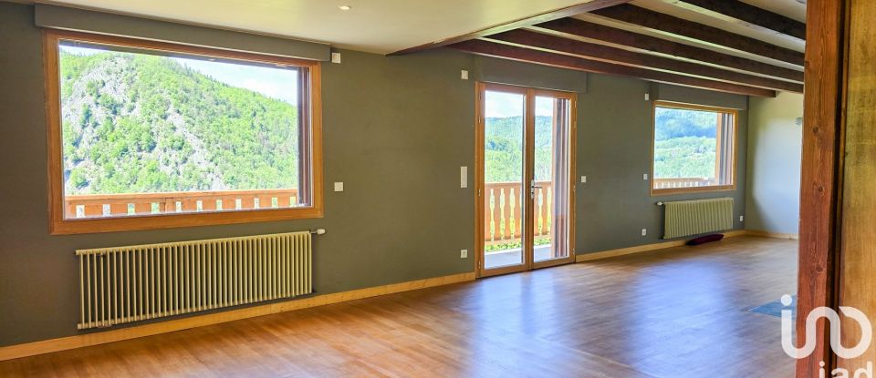 Cottage 7 rooms of 217 m² in Hauts de Bienne (39400)