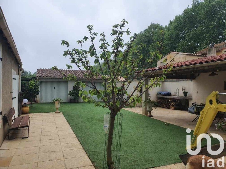 Country house 3 rooms of 112 m² in RAPHELE-LES-ARLES (13280)