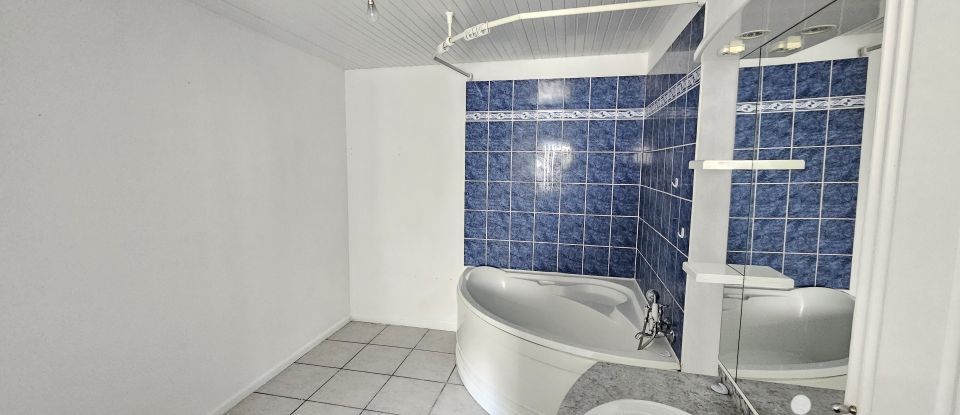 Maison 3 pièces de 85 m² à - (16170)