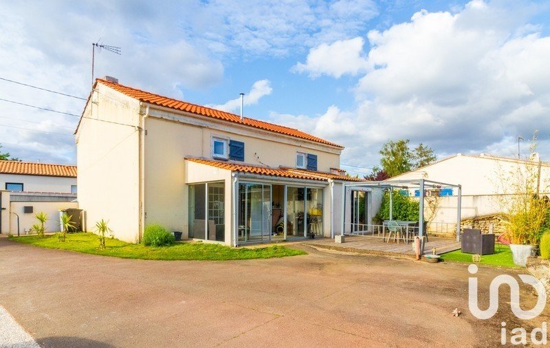 Maison 5 pièces de 115 m² à Nalliers (85370)