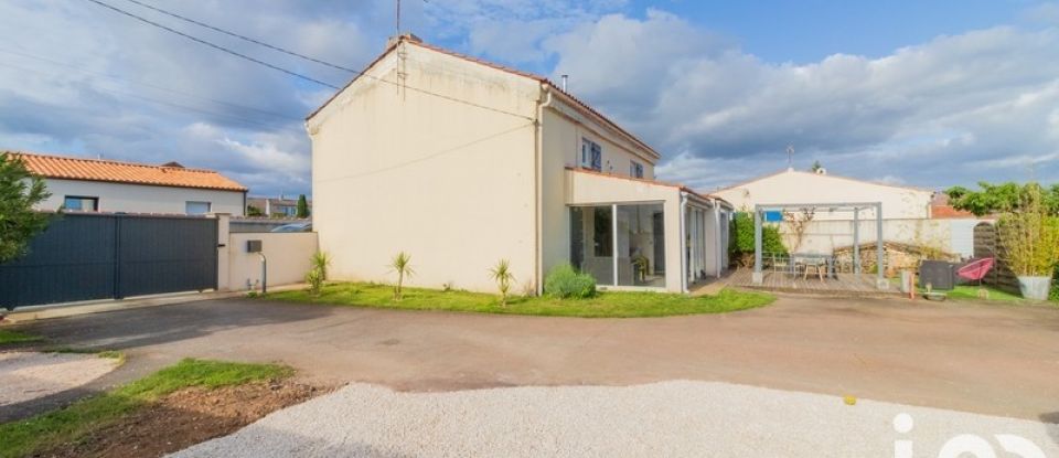 Maison 5 pièces de 115 m² à Nalliers (85370)