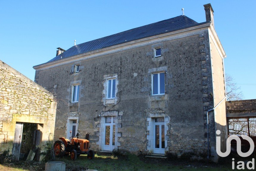 Maison 10 pièces de 300 m² à Agris (16110)